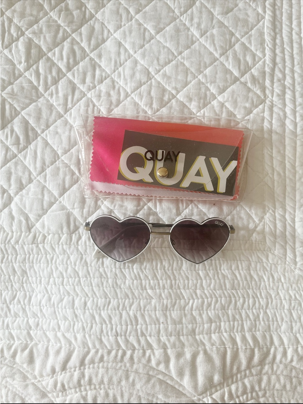 Quay Heartbreaker heart shaped festival sunglasses in bone